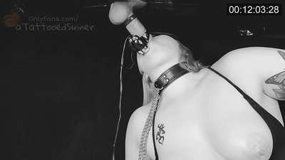 Ko'krak teshigida go'zal qiz